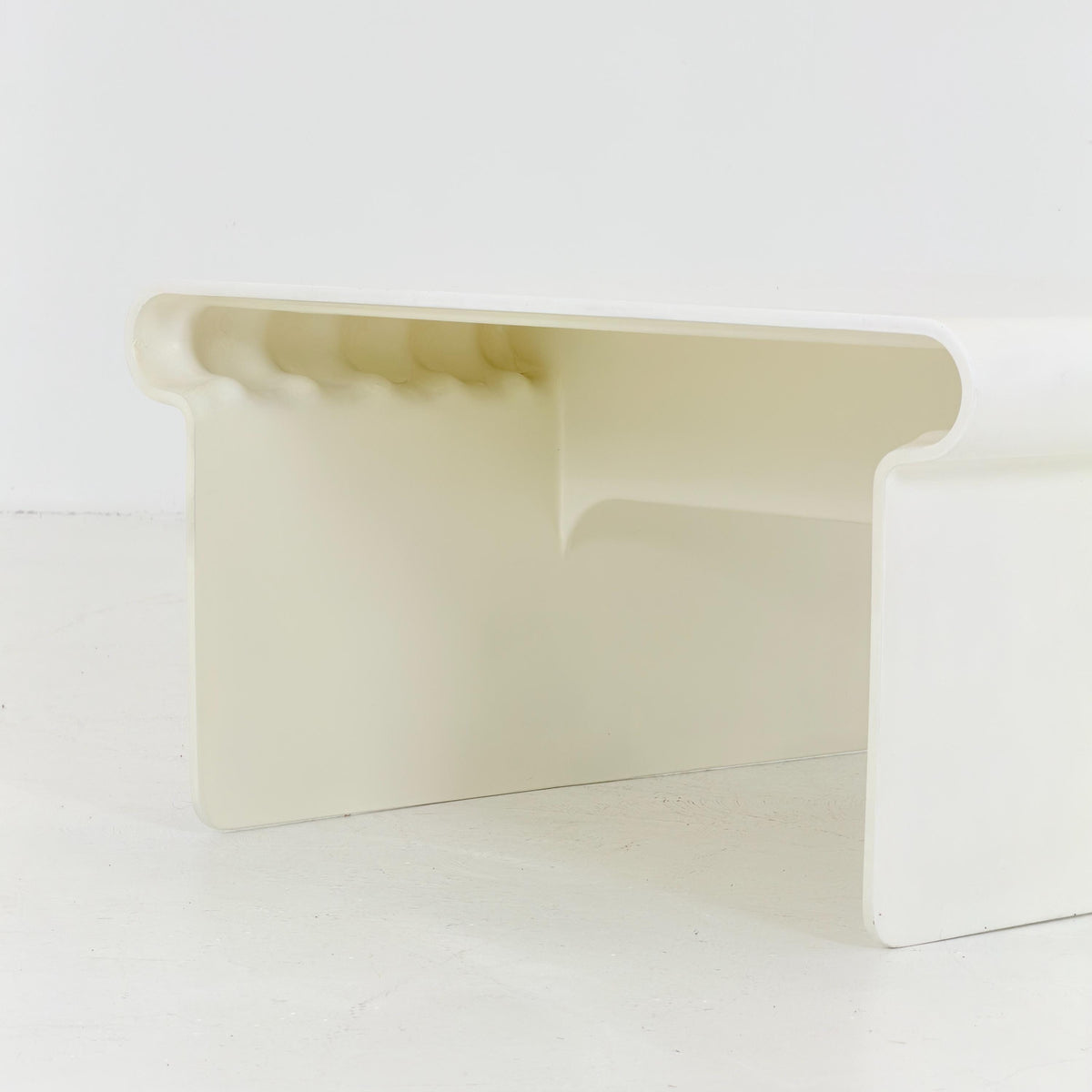 Mid-Century Modern Fibreglass white Coffee Table – 1970s Space Age Design