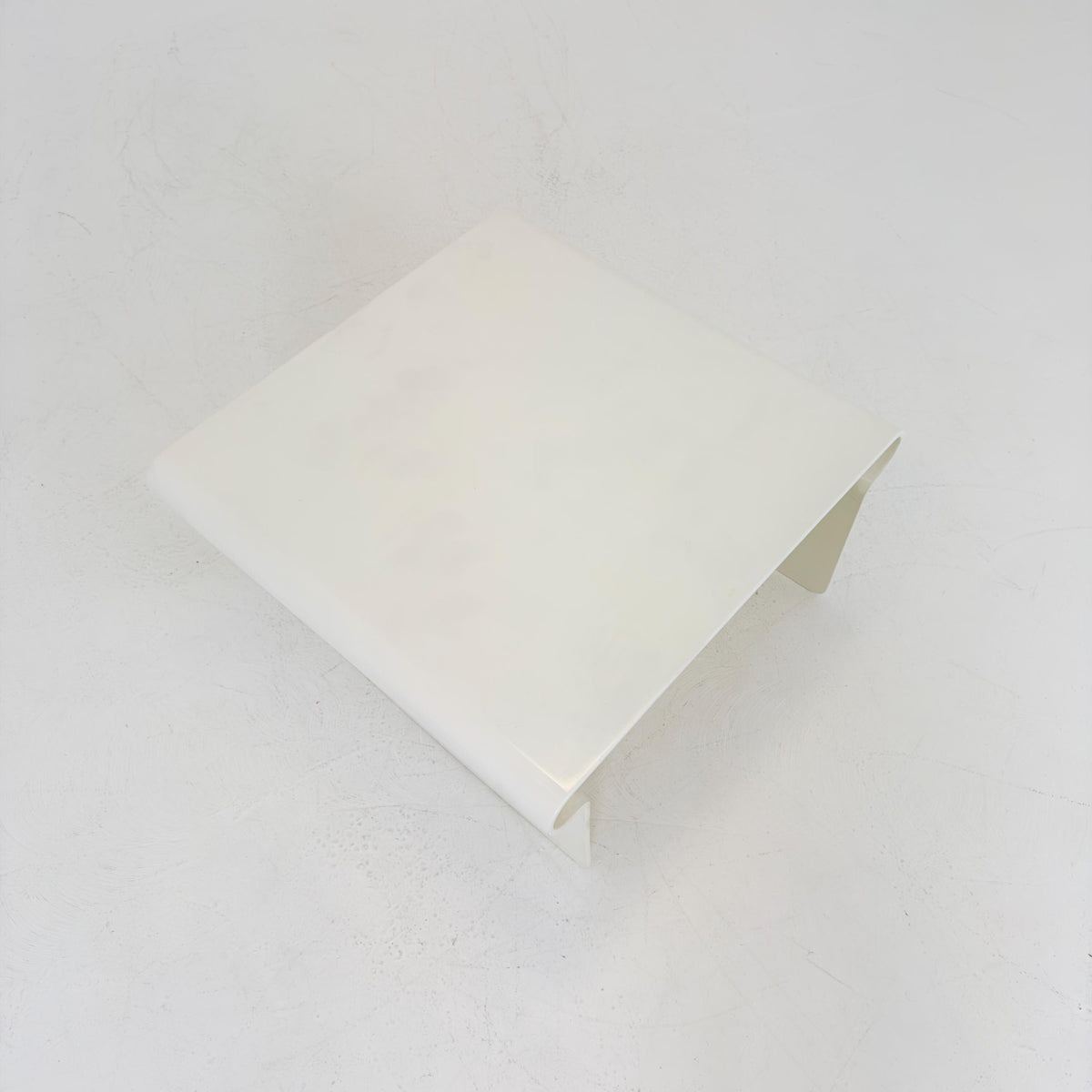 Mid-Century Modern Fibreglass white Coffee Table – 1970s Space Age Design