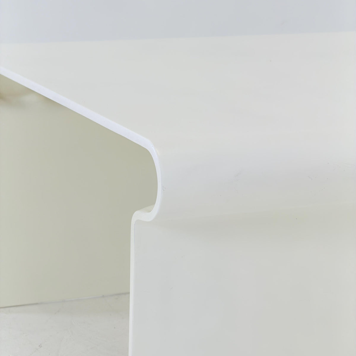 Mid-Century Modern Fibreglass white Coffee Table – 1970s Space Age Design