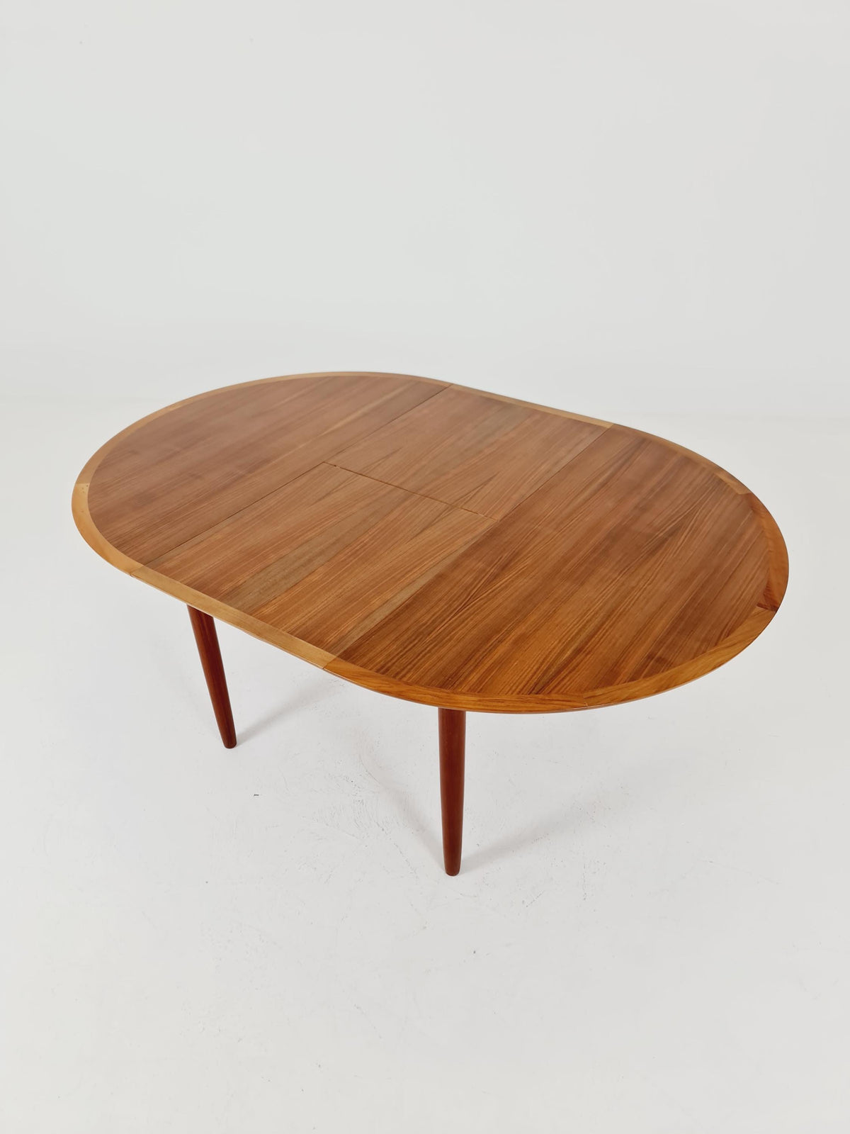 Round German Walnut Dining Table from Lübke, 1960s