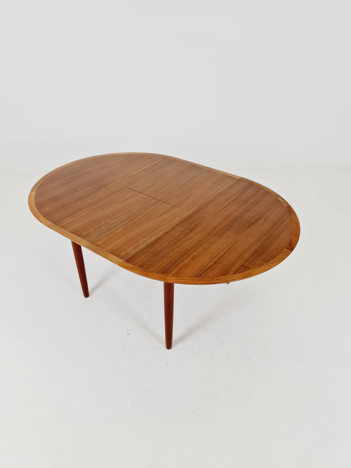 Round German Walnut Dining Table from Lübke, 1960s