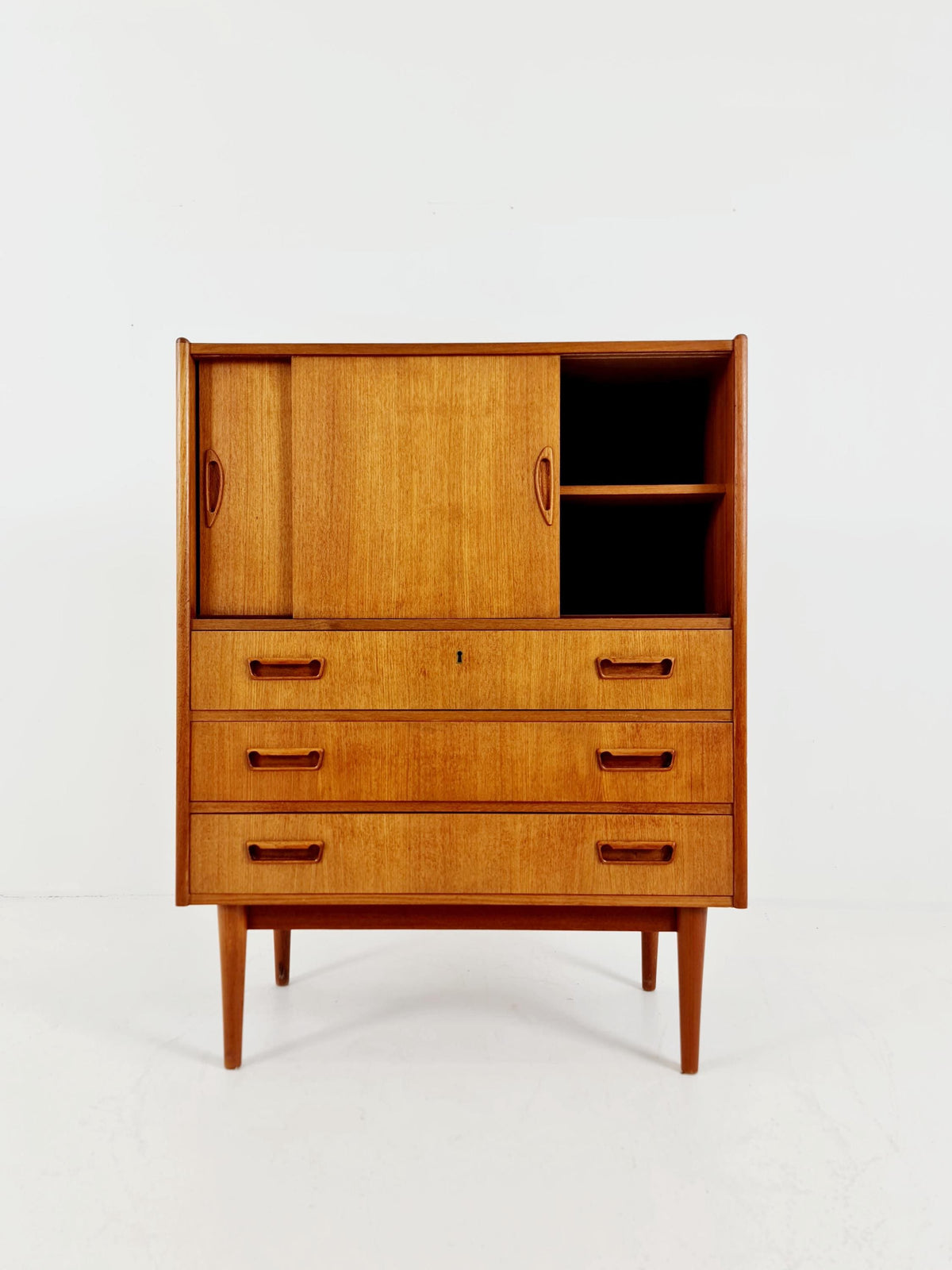 Midcentury danish design chest of drawers / drawer dresser / cabinet By Ejsing Möbelfabrik 1960s