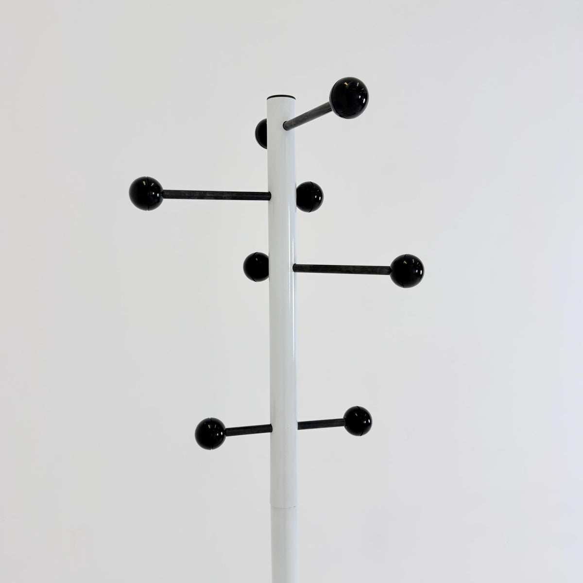 Mid century Coat Rack – Black & White Space Age Design, 1970s by Artifort Netherlands