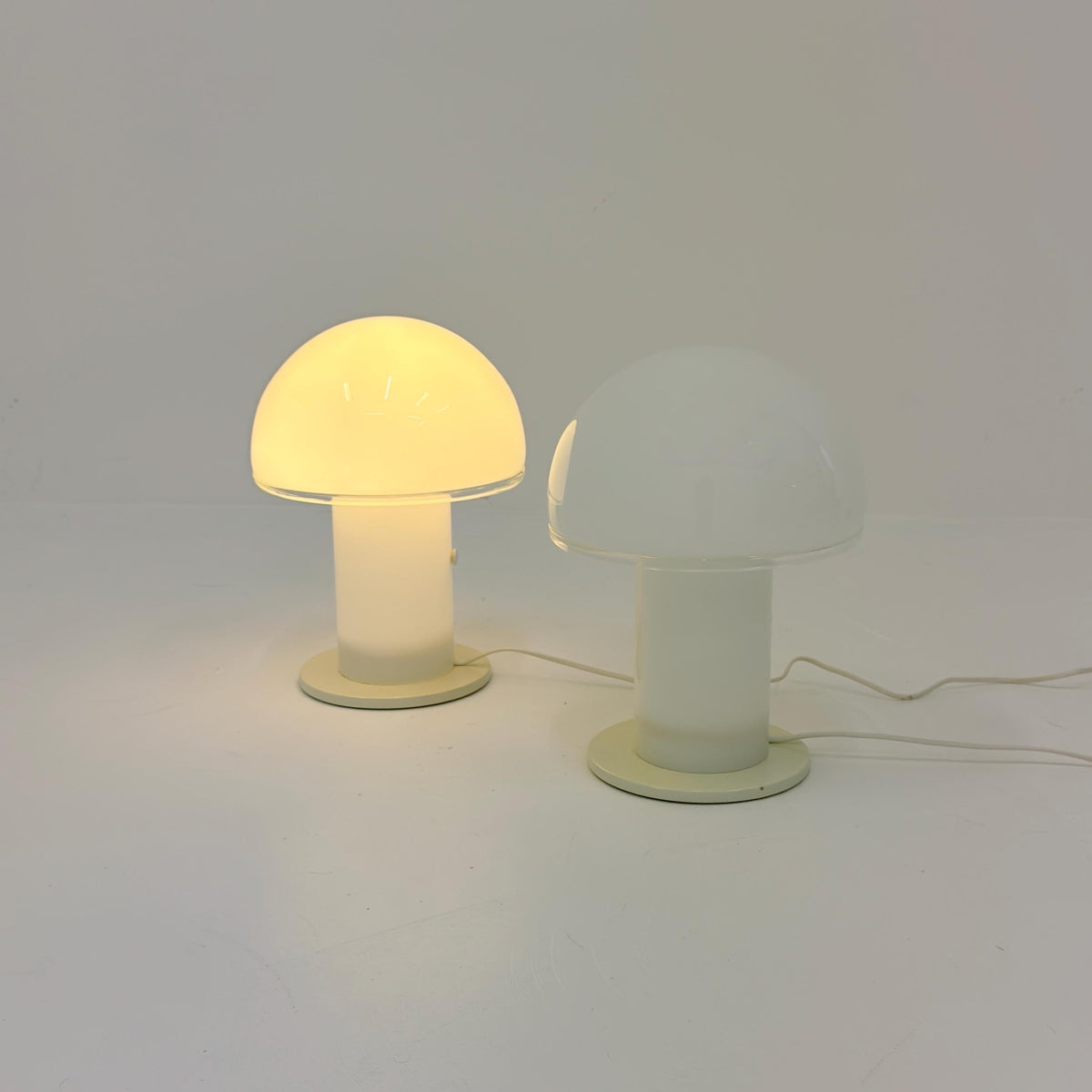 Set of 2 Mid century Artemide Onfale Piccolo Mushroom Table Lamp by Luciano Vistosi, 1990s Italy