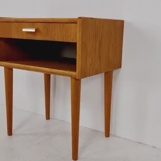 Mid century Scandinavian oak side table / bedside table, 1960s