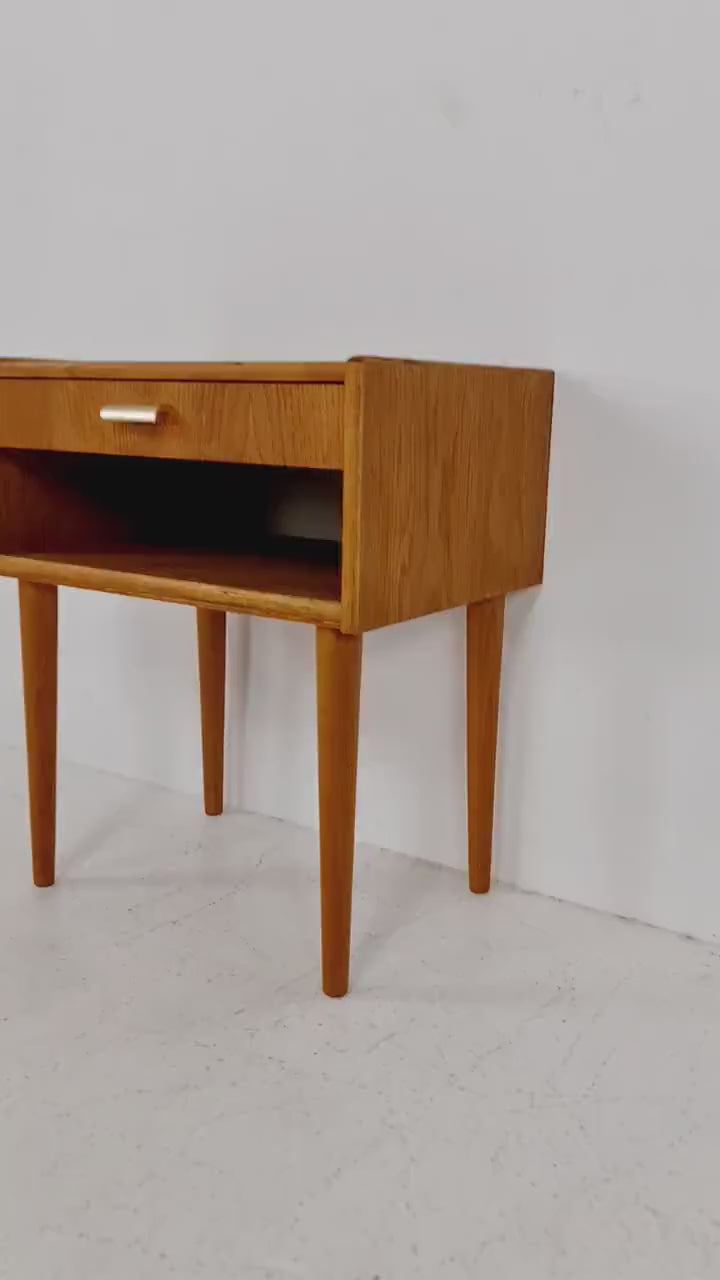 Mid century Scandinavian oak side table / bedside table, 1960s