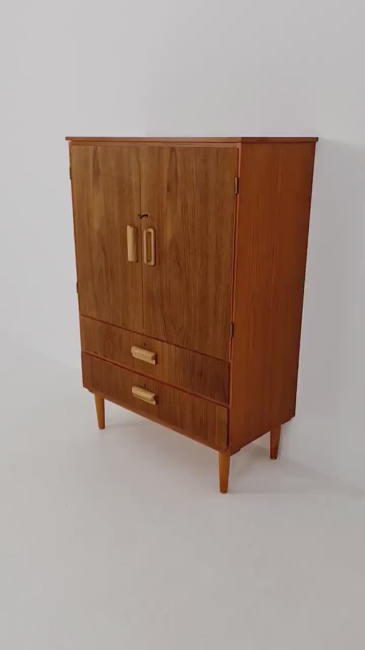 Midcentury Danish teak chest of drawers / drawer dresser / cabinet, 1960s