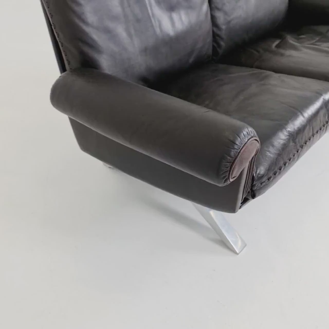 Vintage Swiss leather Lounge Sofa 2 seater by De Sede  Ds 31  Switzerland, 1970s